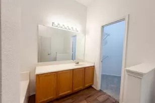 2563 Taos Dr, Grand Prairie, TX 75051 - Photo 17