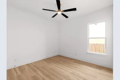 4233 Avenue H, Fort Worth, TX 76105 - Photo 11