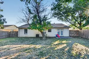 1200 E Georgian Rd, Saginaw, TX 76179 - Photo 29