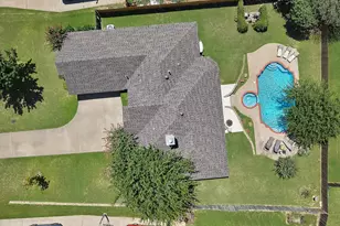 111 Honeysuckle Dr, Justin, TX 76247 - Photo 5