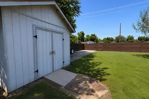 315 E Brockett St, Sherman, TX 75090 - Photo 7