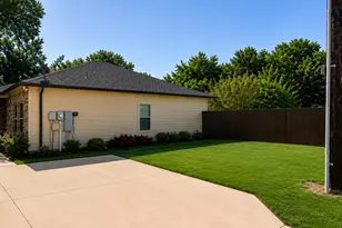 315 E Brockett St, Sherman, TX 75090 - Photo 3