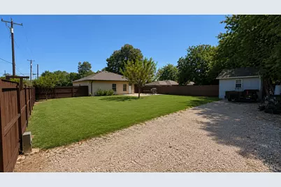 315 E Brockett Street, Sherman, TX 75090 - Photo 9