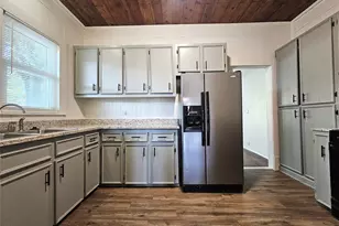 305 W Sabine St, Groesbeck, TX 76642 - Photo 7