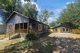 305 W Sabine St, Groesbeck, TX 76642 - Photo 1