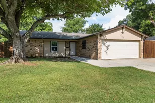 2801 Rosebud Ln, Richland Hills, TX 76118 - Photo 5