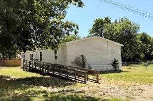 90 2nd St, Honey Grove, TX 75446 - Photo 3