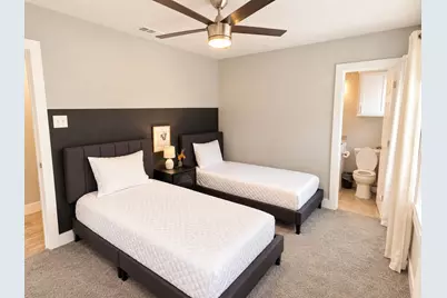 235 W Woodin Boulevard, Dallas, TX 75224 - Photo 7