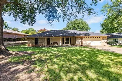 827 Yellowstone Drive, Grapevine, TX 76051 - Photo 1