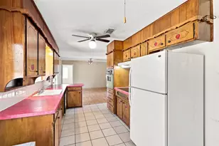 2107 10th St, Mineral Wells, TX 76067 - Photo 9