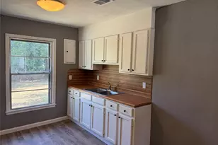 2111 SE 19th St, Mineral Wells, TX 76067 - Photo 5