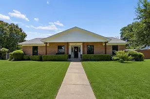 909 Sandalwood Ave, Richardson, TX 75080 - Photo 1