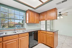 927 Freestone Dr, Arlington, TX 76017 - Photo 13