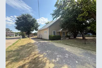 1009 W 7th Street, Justin, TX 76247 - Photo 1