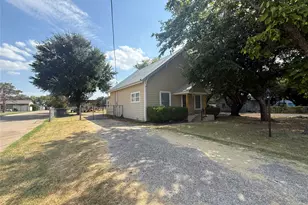 1009 W 7th St, Justin, TX 76247 - Photo 1