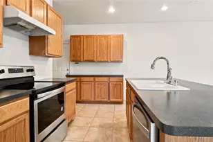 817 Jamie Dr, Grand Prairie, TX 75052 - Photo 9