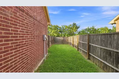 817 Jamie Drive, Grand Prairie, TX 75052 - Photo 17
