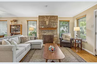 809 Brookhurst Drive, Dallas, TX 75218 - Photo 3