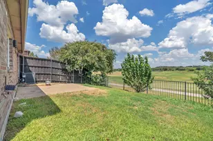 9129 Cottonwood Village Dr, Fort Worth, TX 76120 - Photo 17