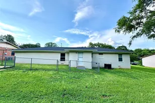 105 Calloway, Hughes Springs, TX 75656 - Photo 19