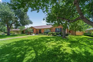 1810 S Crest, Carrollton, TX 75006 - Photo 5