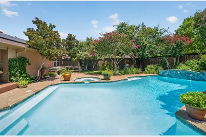 1810 S Crest, Carrollton, TX 75006 - Photo 9