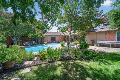 1810 S Crest, Carrollton, TX 75006 - Photo 11