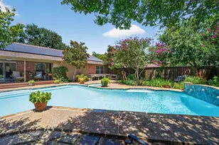 1810 S Crest, Carrollton, TX 75006 - Photo 5