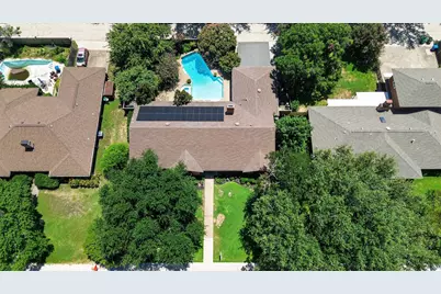 1810 S Crest, Carrollton, TX 75006 - Photo 3