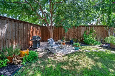 1810 S Crest, Carrollton, TX 75006 - Photo 15