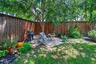 1810 S Crest, Carrollton, TX 75006 - Photo 15