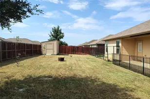 423 Regatta Ln, Azle, TX 76020 - Photo 23