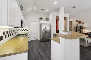 2845 Birmingham Dr, Grand Prairie, TX 75052 - Photo 13