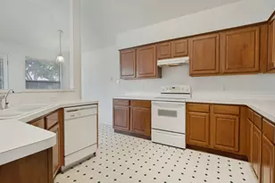 10805 Pebblecreek Ct, Benbrook, TX 76126 - Photo 11