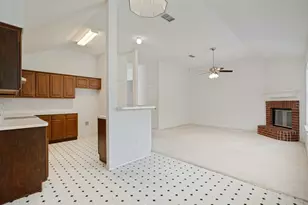 10805 Pebblecreek Ct, Benbrook, TX 76126 - Photo 13