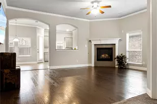 208 Burberry Dr, Grand Prairie, TX 75052 - Photo 3