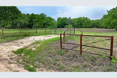 2300 Cobb Hollow Road, Saint Jo, TX 76265 - Photo 21