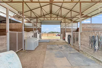685 W Line Road, Whitesboro, TX 76273 - Photo 5