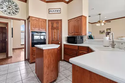 685 W Line Road, Whitesboro, TX 76273 - Photo 15