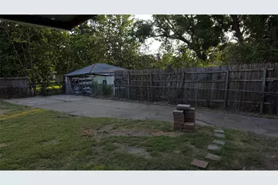 608 W 6th Street, Bonham, TX 75418 - Photo 11