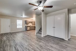 321 Queens Ct S, Mansfield, TX 76063 - Photo 1
