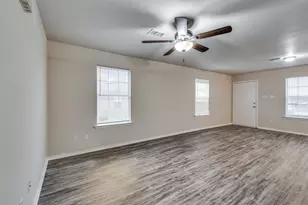 321 Queens Ct S, Mansfield, TX 76063 - Photo 11