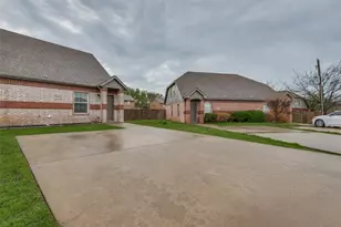 321 Queens Ct S, Mansfield, TX 76063 - Photo 7