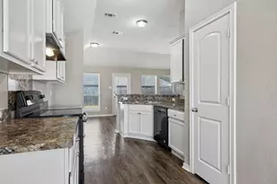 217 Troy Ln, Red Oak, TX 75154 - Photo 5