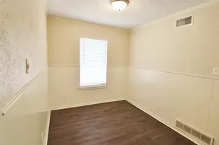 900 Valley Ridge Dr, DeSoto, TX 75115 - Photo 5