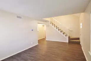 900 Valley Ridge Dr, DeSoto, TX 75115 - Photo 3
