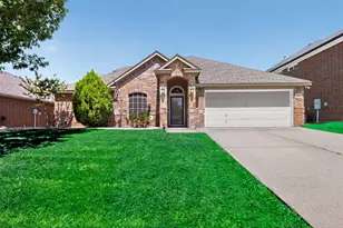 839 Evergreen Ln, Burleson, TX 76028 - Photo 3