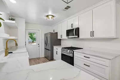 3102 W Jefferson Boulevard, Dallas, TX 75211 - Photo 9