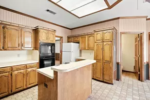 1712 Hampton Ct, Bedford, TX 76021 - Photo 11