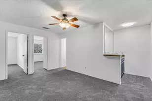 704 Matthews Ct, Arlington, TX 76012 - Photo 37